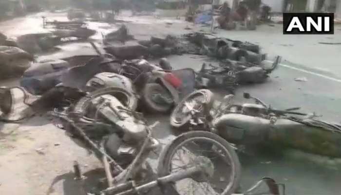 बुलंदशहर : गोकशी के शक में हिंसक हुई भीड़, इंस्पेक्टर और एक युवक की मौत बुलंदशहर : गोकशी के शक में हिंसक हुई भीड़, इंस्पेक्टर और एक युवक की मौत