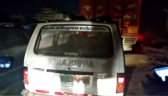 हिंसा के बाद दिल्ली से बुलंदशहर जाने वाले रास्ते पर 15-20 किलोमीटर लंबा जाम हिंसा के बाद दिल्ली से बुलंदशहर जाने वाले रास्ते पर 15-20 किलोमीटर लंबा जाम