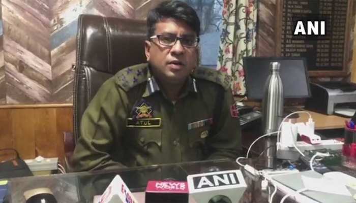पुलिस ने आतंकवादियों की हथियार छीनने की योजना को विफल किया, 8 गिरफ्तार पुलिस ने आतंकवादियों की हथियार छीनने की योजना को विफल किया, 8 गिरफ्तार
