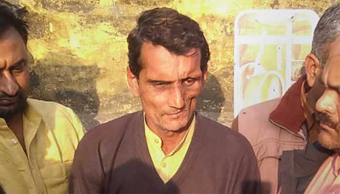 VIDEO : बुलंदशहर हिंसा में मारे गए सुमित के पिता का दावा-मेरे बेटे को SHO सुबोध सिंह ने मारा VIDEO : बुलंदशहर हिंसा में मारे गए सुमित के पिता का दावा-मेरे बेटे को SHO सुबोध सिंह ने मारा