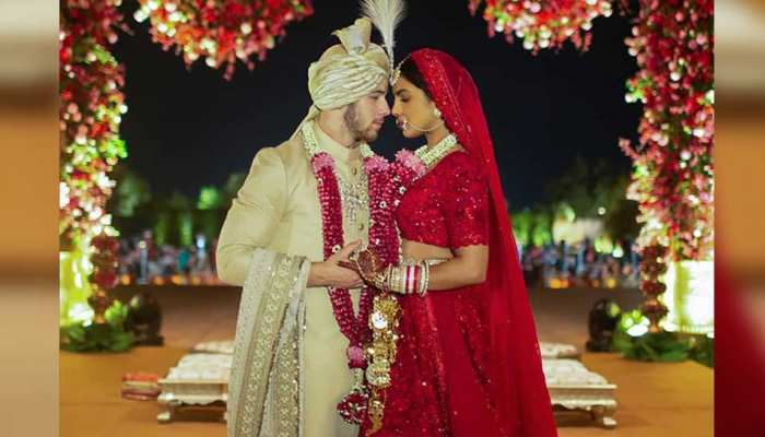 110 कारीगरों की 3,720 घंटो की मेहनत के बाद तैयार हुआ है प्रियंका चोपड़ा का वेडिंग लहंगा.. 110 कारीगरों की 3,720 घंटो की मेहनत के बाद तैयार हुआ है प्रियंका चोपड़ा का वेडिंग लहंगा..