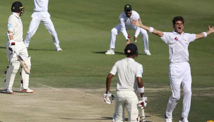 PAKvsNZ: अजहर अली और असद शफीक के शतक, यासिर शाह विश्व रिकॉर्ड से एक विकेट दूर PAKvsNZ: अजहर अली और असद शफीक के शतक, यासिर शाह विश्व रिकॉर्ड से एक विकेट दूर