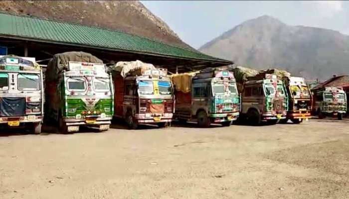 पाकिस्तान द्वारा सीजफायर उल्लंघन के बाद भारत-पाक क्रॉस LoC व्यापार निलंबित पाकिस्तान द्वारा सीजफायर उल्लंघन के बाद भारत-पाक क्रॉस LoC व्यापार निलंबित
