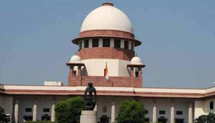 सुप्रीम कोर्ट ने पूछा, क्या अपने कार्यों से 'अछूत' हो गए हैं CBI निदेशक सुप्रीम कोर्ट ने पूछा, क्या अपने कार्यों से 'अछूत' हो गए हैं CBI निदेशक