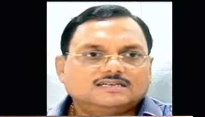 नोएडा के पूर्व चीफ इंजीनियर यादव सिंह को SC से बड़ा झटका; चार्टर्ड अकाउंटेंट बना रहेगा सरकारी गवाह नोएडा के पूर्व चीफ इंजीनियर यादव सिंह को SC से बड़ा झटका; चार्टर्ड अकाउंटेंट बना रहेगा सरकारी गवाह