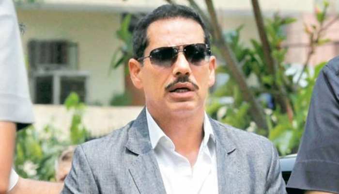 नई दिल्ली स्थित रॉबर्ट वाड्रा के तीन ठिकानों पर ED का छापा नई दिल्ली स्थित रॉबर्ट वाड्रा के तीन ठिकानों पर ED का छापा