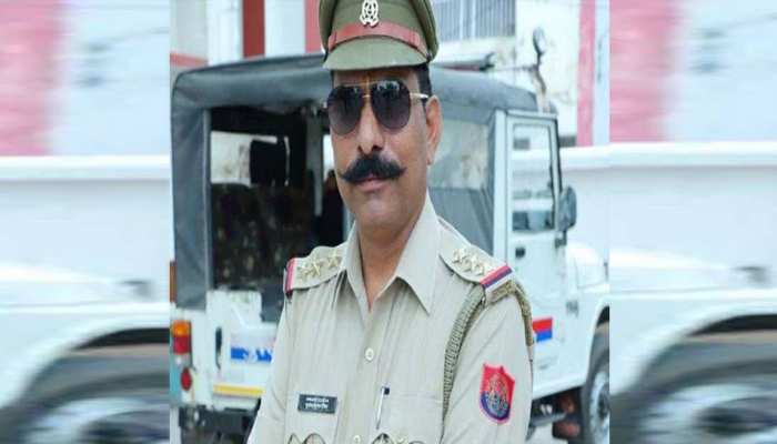 बुलंदशहर हिंसाः जम्मू-कश्मीर भेजी गई पुलिस टीम, आरोपी फौजी की होगी गिरफ्तारी बुलंदशहर हिंसाः जम्मू-कश्मीर भेजी गई पुलिस टीम, आरोपी फौजी की होगी गिरफ्तारी