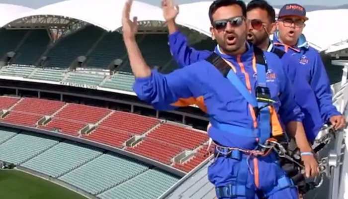 VIDEO: एडिलेड के टॉप पर पहुंची 'भारत आर्मी', विराट कोहली ने दी SMILE VIDEO: एडिलेड के टॉप पर पहुंची 'भारत आर्मी', विराट कोहली ने दी SMILE