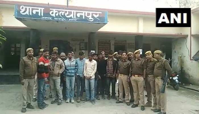 कानपुर: सॉल्वर गैंग का भंडाफोड़, 5 लाख रुपये लेकर देते थे पास कराने की गारंटी कानपुर: सॉल्वर गैंग का भंडाफोड़, 5 लाख रुपये लेकर देते थे पास कराने की गारंटी