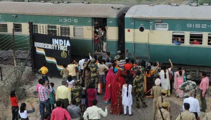 पाकिस्तान से लौट रही भारतीय महिला की रास्ते में मौत, सड़क रास्ते से लाया गया शव पाकिस्तान से लौट रही भारतीय महिला की रास्ते में मौत, सड़क रास्ते से लाया गया शव