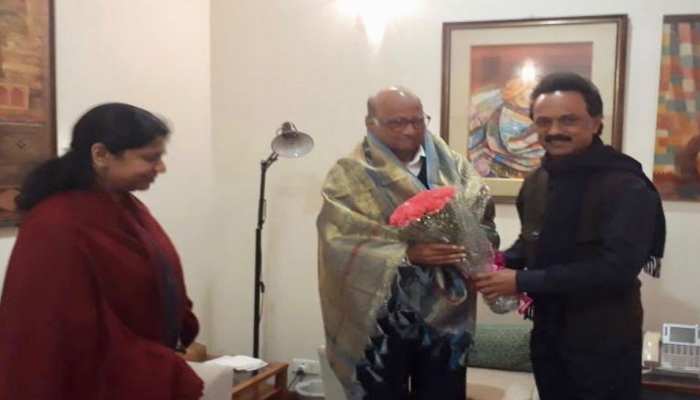 एनसीपी प्रमुख शरद पवार से मिले स्टालिन और कनिमोझी, कई मुद्दों पर हुई चर्चा एनसीपी प्रमुख शरद पवार से मिले स्टालिन और कनिमोझी, कई मुद्दों पर हुई चर्चा