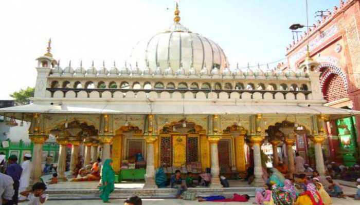 हजरत निजामुद्दीन दरगाह में महिलाओं की एंट्री क्यों है बैन? दिल्ली HC का दिल्ली सरकार को नोटिस हजरत निजामुद्दीन दरगाह में महिलाओं की एंट्री क्यों है बैन? दिल्ली HC का दिल्ली सरकार को नोटिस