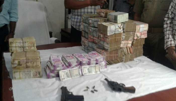 राजस्थान चुनाव: 66 करोड़ का काला धन, शराब, ड्रग, सोना-चांदी, अवैध हथियार और विस्फोटक हुए बरामद राजस्थान चुनाव: 66 करोड़ का काला धन, शराब, ड्रग, सोना-चांदी, अवैध हथियार और विस्फोटक हुए बरामद