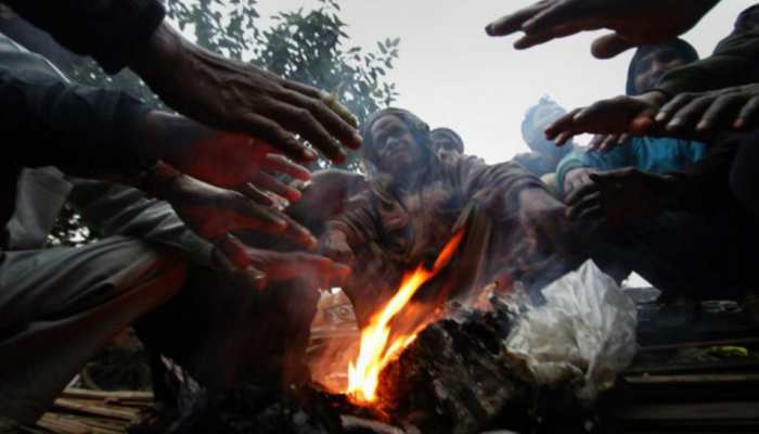 बिहार में तापमान गिरने के कारण बढ़ी ठंड, सीमावर्ती क्षेत्रों में दिखेगा कोहरे का असर बिहार में तापमान गिरने के कारण बढ़ी ठंड, सीमावर्ती क्षेत्रों में दिखेगा कोहरे का असर