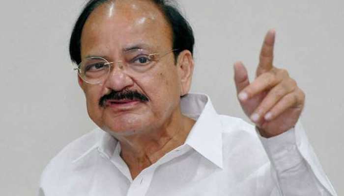 शीतकालीन सत्र से पहले वेंकैया नायडू ने बुलाई बैठक, कई पार्टियों के नेताओं से की मुलाकात शीतकालीन सत्र से पहले वेंकैया नायडू ने बुलाई बैठक, कई पार्टियों के नेताओं से की मुलाकात