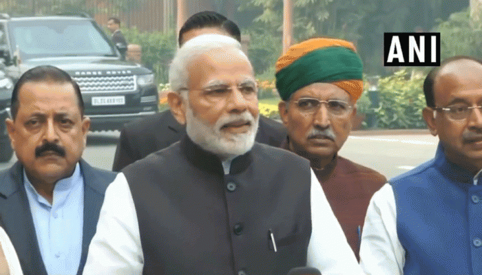 चुनावी सरगर्मी के बीच शीतकालीन सत्र शुरू, PM Modi ने कहा- तीखी चर्चा हो मगर चर्चा तो हो चुनावी सरगर्मी के बीच शीतकालीन सत्र शुरू, PM Modi ने कहा- तीखी चर्चा हो मगर चर्चा तो हो