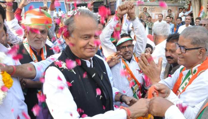 राजस्थान विधानसभा चुनाव में जीत कर अशोक गहलोत फिर बने सरदारपुरा के सरदार राजस्थान विधानसभा चुनाव में जीत कर अशोक गहलोत फिर बने सरदारपुरा के सरदार