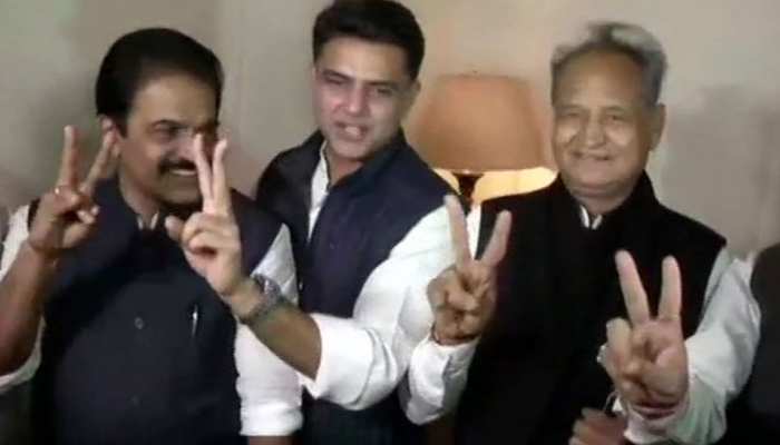 राजस्थान चुनाव परिणाम LIVE : रुझानों में बढ़त के बाद जयपुर में कांग्रेस की बैठक जारी राजस्थान चुनाव परिणाम LIVE : रुझानों में बढ़त के बाद जयपुर में कांग्रेस की बैठक जारी