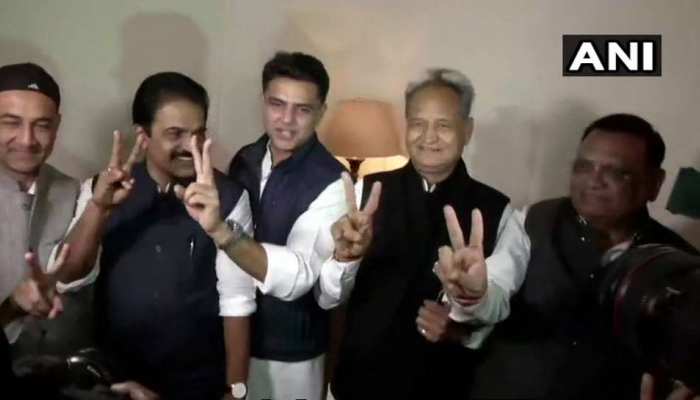 राजस्थान: साथ नजर आए सचिन पायलट और अशोक गहलोत, विधायक दल की बैठक कल राजस्थान: साथ नजर आए सचिन पायलट और अशोक गहलोत, विधायक दल की बैठक कल