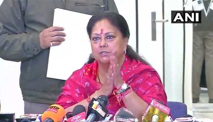 विधानसभा चुनाव परिणाम: वसुंधरा ने सौंपा राज्यपाल को इस्तीफा, कांग्रेस को दी जीत की बधाई विधानसभा चुनाव परिणाम: वसुंधरा ने सौंपा राज्यपाल को इस्तीफा, कांग्रेस को दी जीत की बधाई