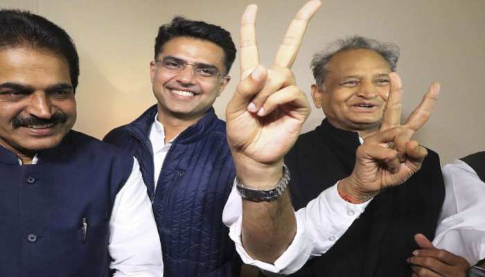 राजस्थान: सचिन पायलट को CM बनाने के मांग को लेकर समर्थक ने लिखी खून से चिट्ठी राजस्थान: सचिन पायलट को CM बनाने के मांग को लेकर समर्थक ने लिखी खून से चिट्ठी