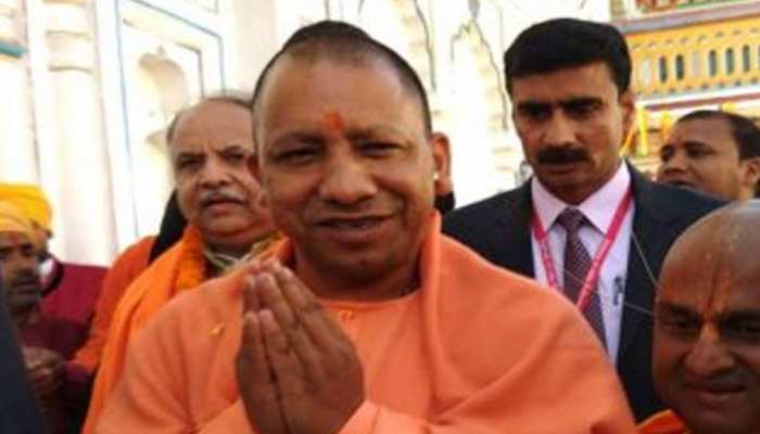 पटना के महावीर मंदिर पहुंचे योगी आदित्यनाथ, हनुमान को दलित वाले बयान पर दी सफाई पटना के महावीर मंदिर पहुंचे योगी आदित्यनाथ, हनुमान को दलित वाले बयान पर दी सफाई