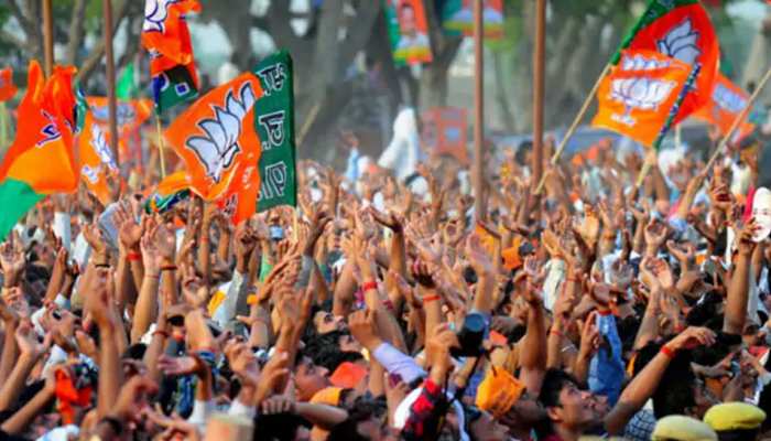 तेलंगाना में KCR की जीत पर बोली BJP, अपनी आकांक्षाओं को पूरा करने में लगी है पार्टी तेलंगाना में KCR की जीत पर बोली BJP, अपनी आकांक्षाओं को पूरा करने में लगी है पार्टी