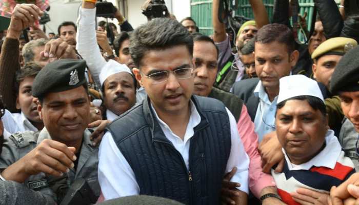 राजस्थान: CM के नाम के ऐलान में देरी के चलते पायलट समर्थक इंद्रमोहन सिंह ने दिया इस्तीफा राजस्थान: CM के नाम के ऐलान में देरी के चलते पायलट समर्थक इंद्रमोहन सिंह ने दिया इस्तीफा