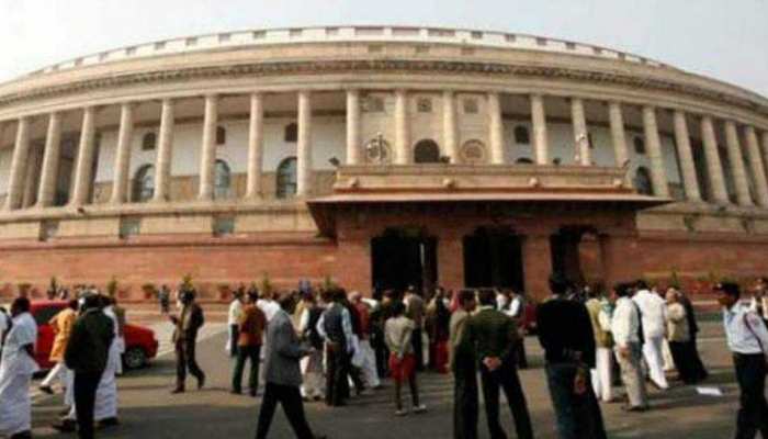 राफेल डील पर SC के फैसले के बाद लोकसभा में हंगामा, कार्यवाही 17 दिसंबर तक के लिए स्थगित राफेल डील पर SC के फैसले के बाद लोकसभा में हंगामा, कार्यवाही 17 दिसंबर तक के लिए स्थगित