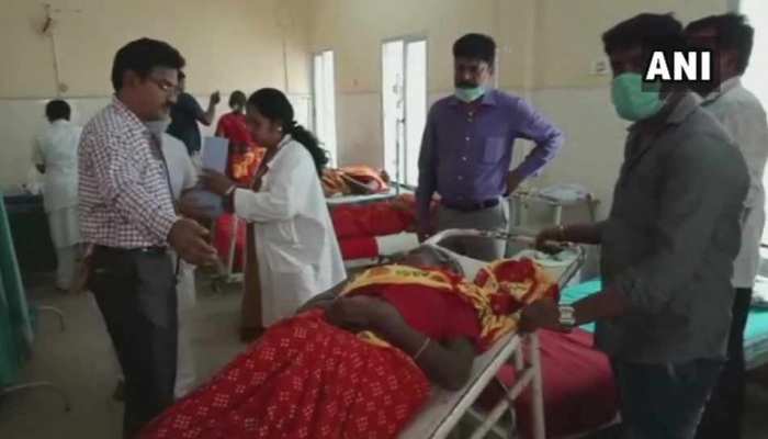कर्नाटक में प्रसाद खाने से हुई मौत का आंकड़ा बढ़कर हुआ 11, सरकार ने की 5 लाख रुपए के मुआवजे की घोषणा कर्नाटक में प्रसाद खाने से हुई मौत का आंकड़ा बढ़कर हुआ 11, सरकार ने की 5 लाख रुपए के मुआवजे की घोषणा