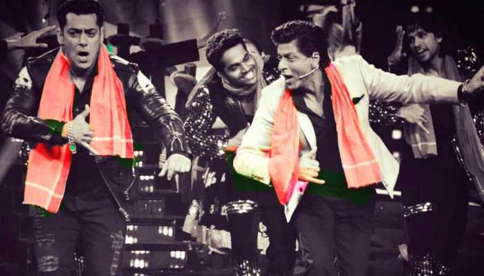 Bigg Boss 12 : शाहरुख खान पहुंच रहे हैं शो में, सलमान के साथ मिलकर स्टेज पर लगाएंगे आग Bigg Boss 12 : शाहरुख खान पहुंच रहे हैं शो में, सलमान के साथ मिलकर स्टेज पर लगाएंगे आग