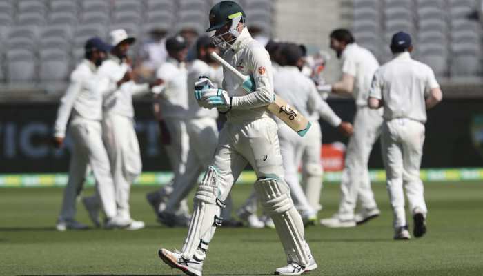 INDvsAUS VIDEO: पीटर हैंड्सकॉम्ब ने लिया विराट कोहली से बदला INDvsAUS VIDEO: पीटर हैंड्सकॉम्ब ने लिया विराट कोहली से बदला