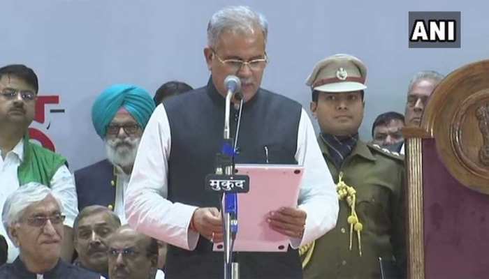 छत्तीसगढ़ के नए मुख्यमंत्री बने भूपेश बघेल, प्रदेश के तीसरे मुख्यमंत्री के तौर पर ली शपथ छत्तीसगढ़ के नए मुख्यमंत्री बने भूपेश बघेल, प्रदेश के तीसरे मुख्यमंत्री के तौर पर ली शपथ