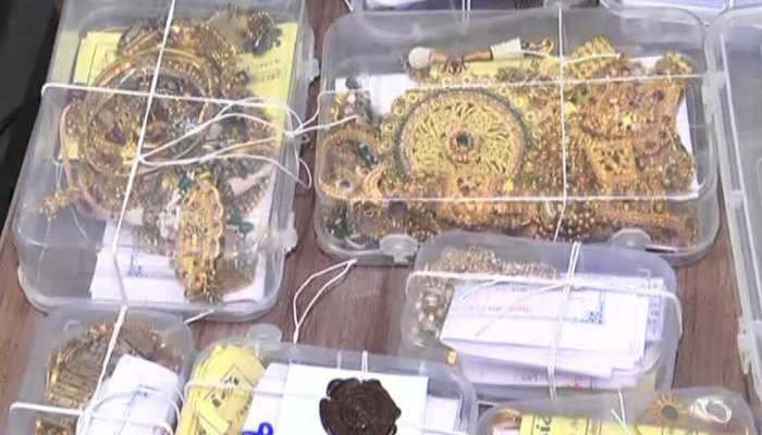 प्रेमी को पायलट बनाने के लिए प्रेमिका ने अपने ही घर में की 60 लाख की चोरी प्रेमी को पायलट बनाने के लिए प्रेमिका ने अपने ही घर में की 60 लाख की चोरी