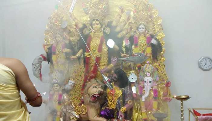 पश्चिम बंगाल के इस इलाके में दिसंबर में होती है दुर्गा पूजा... जानिए क्या है इसकी वजह पश्चिम बंगाल के इस इलाके में दिसंबर में होती है दुर्गा पूजा... जानिए क्या है इसकी वजह