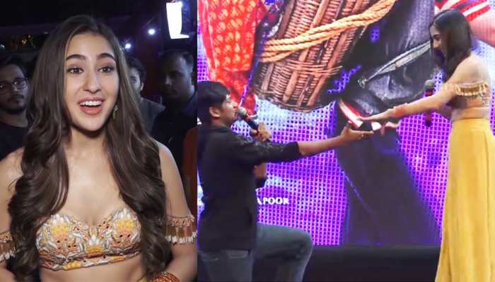 VIDEO: कैमरे के सामने एक फैन ने किया प्रपोज, तो कुछ ऐसा था सारा अली खान का रिएक्शन VIDEO: कैमरे के सामने एक फैन ने किया प्रपोज, तो कुछ ऐसा था सारा अली खान का रिएक्शन