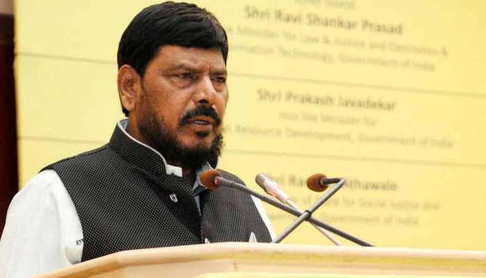 सबके खाते में धीरे-धीरे आएंगे 15-15 लाख रुपए, RBI से मांगा जा रहा है पैसा: रामदास अठावले सबके खाते में धीरे-धीरे आएंगे 15-15 लाख रुपए, RBI से मांगा जा रहा है पैसा: रामदास अठावले