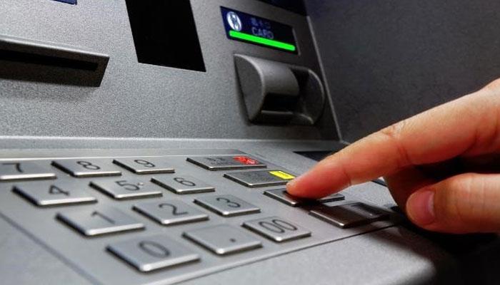 नोएडा : दूसरे की ATM पर्ची में बैलेंस देखने के बाद बना कातिल नोएडा : दूसरे की ATM पर्ची में बैलेंस देखने के बाद बना कातिल