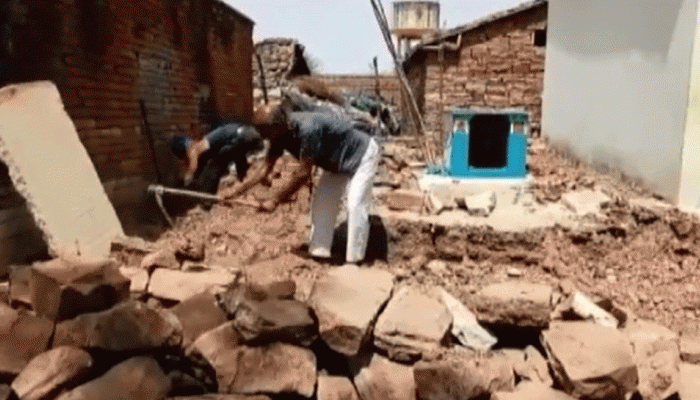 दमोह: मजबूत इरादों से आदिवासी मजदूर ने बेटे को शिक्षक बनाकर पेश की मिसाल दमोह: मजबूत इरादों से आदिवासी मजदूर ने बेटे को शिक्षक बनाकर पेश की मिसाल