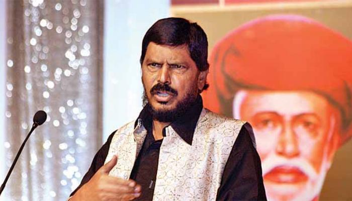 अठावले ने मायावती को दिया NDA में शामिल होने का ऑफर, कहा- सपा ने BSP के साथ किया धोखा अठावले ने मायावती को दिया NDA में शामिल होने का ऑफर, कहा- सपा ने BSP के साथ किया धोखा