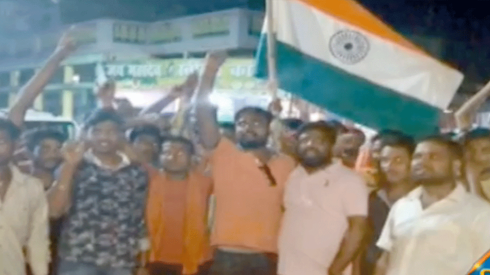 Police officer not reaching martyr Ashish Kumar funeral in Saharsa ...